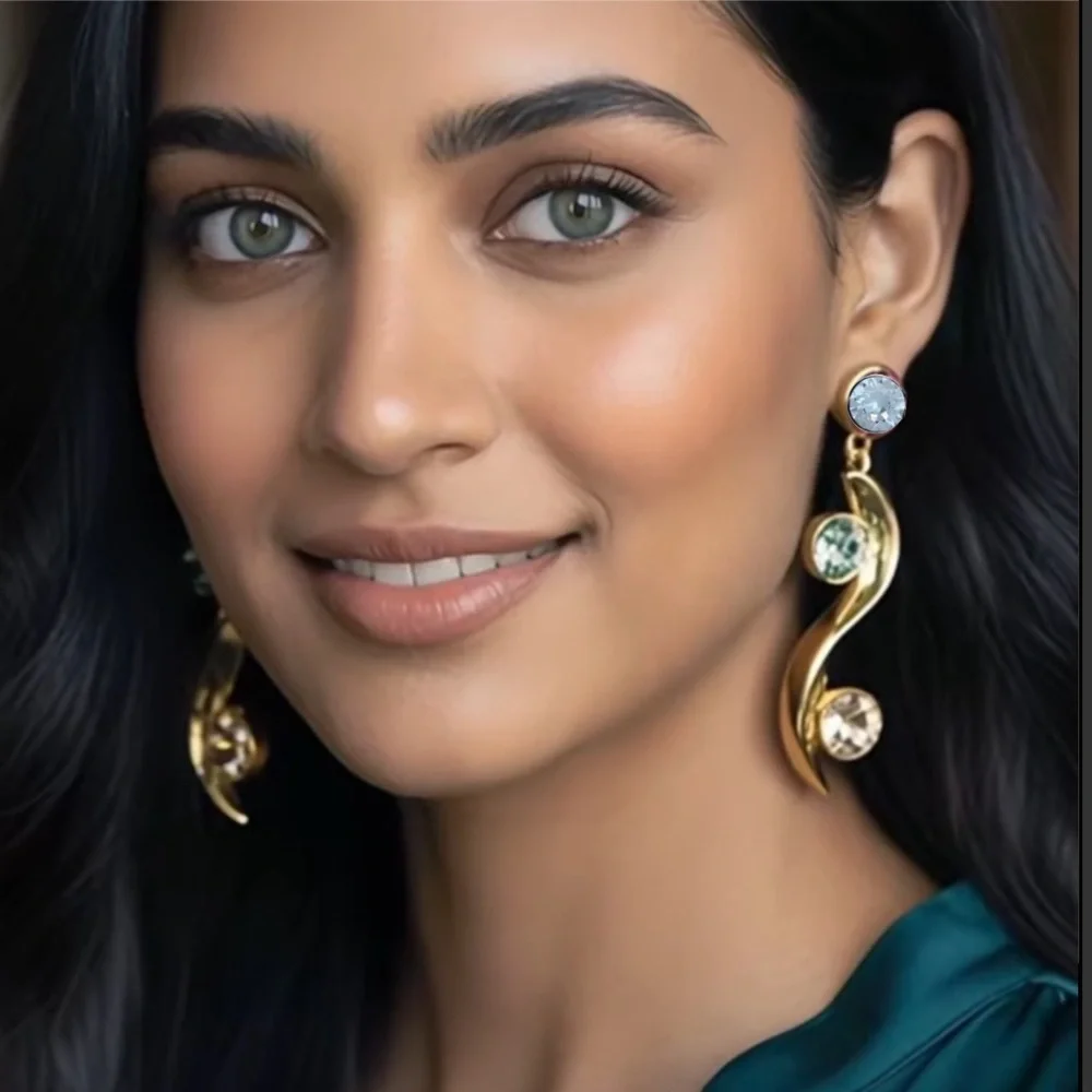 Oscar de la Renta Crystal Wave Earrings Gold with Clear Crystals